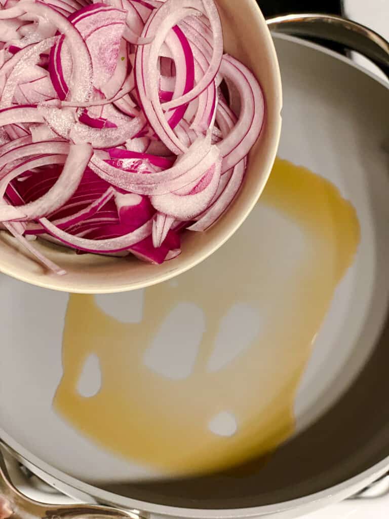 process s،t of adding onions to pan