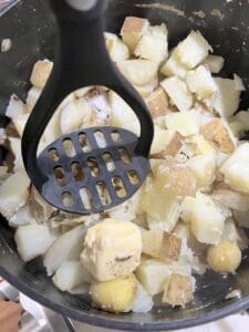 process of mashing vegan mashed potatoes