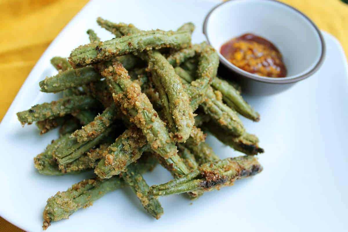 Crispy Flax Green Beans on a white plate.