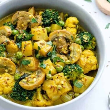 cropped-Perfect-Potato-and-Pea-Coconut-Curry-Plant-Based-on-a-Budget-6.jpg