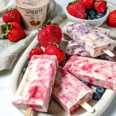 Siggis Popsicle Strawberry Blueberry Plant Based on a Budget 4