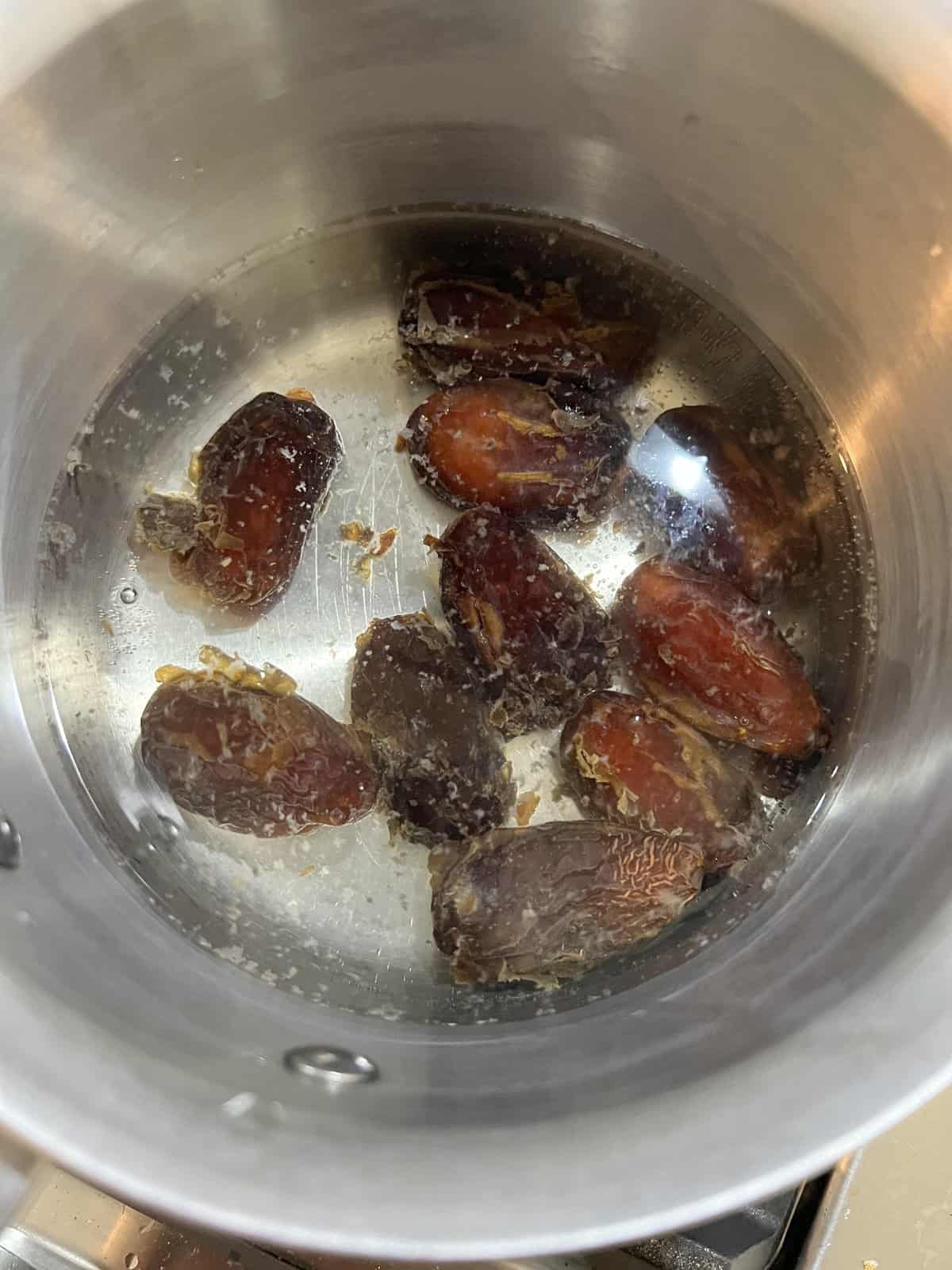 process of boiling dates in pan