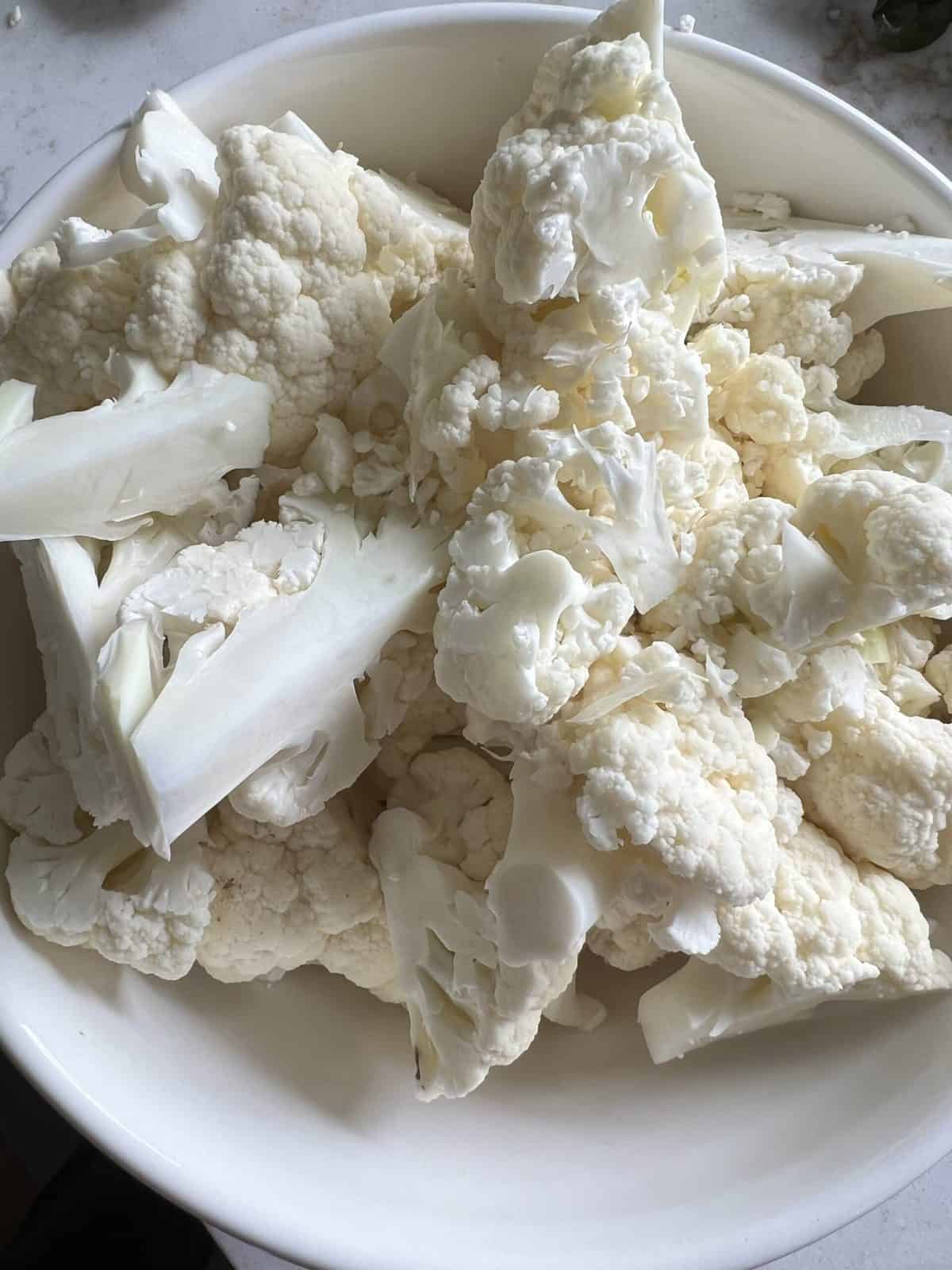 raw cauliflower in a white plate
