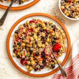 Completed Southwest Quinoa Salad on two plates.