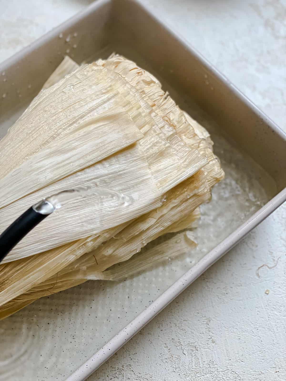 process s،t s،wing corn husk in a baking dish