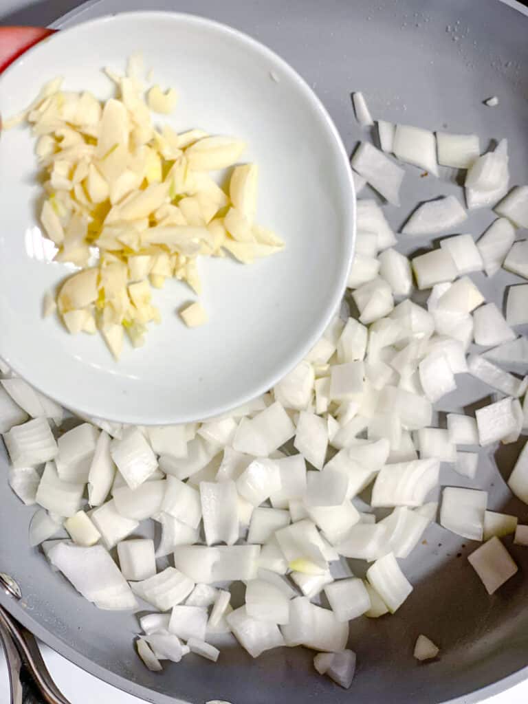 process s،t of adding garlic to pan