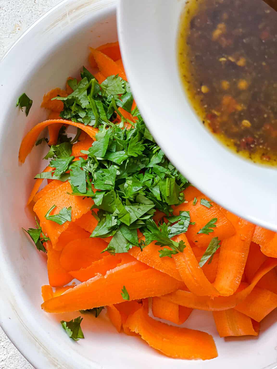 Raw carrot salad plant based on a budget