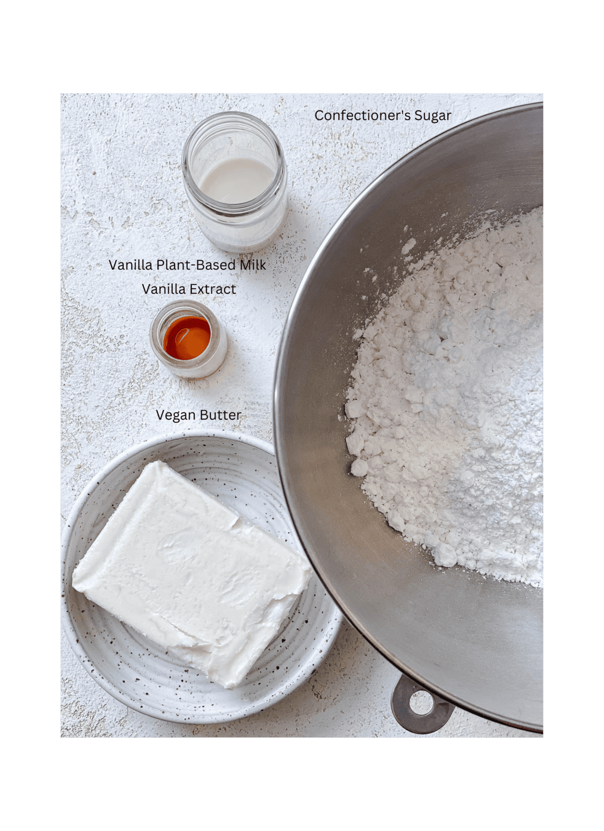 συστατικά για Vanilla Vegan Buttercream Frosting μετρημένα σε λευκή επιφάνεια