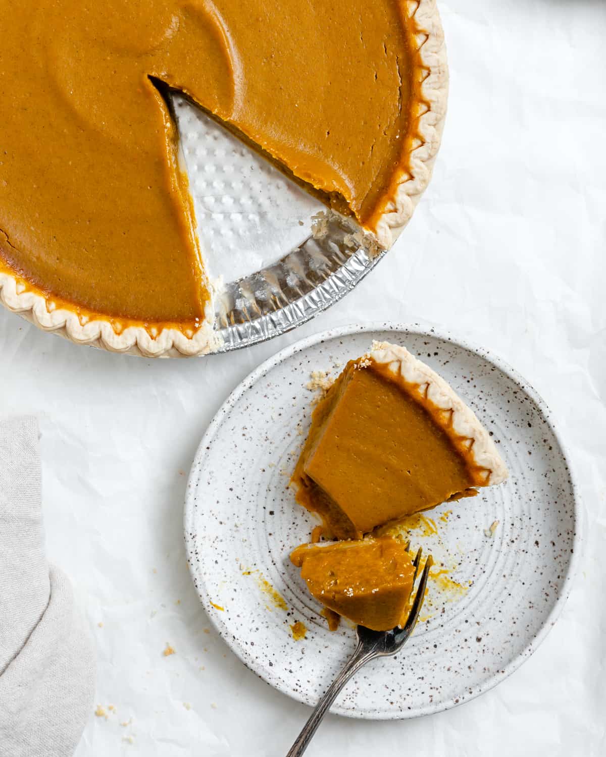 completed Easy Vegan Pumpkin Pie with a piece plated on the side