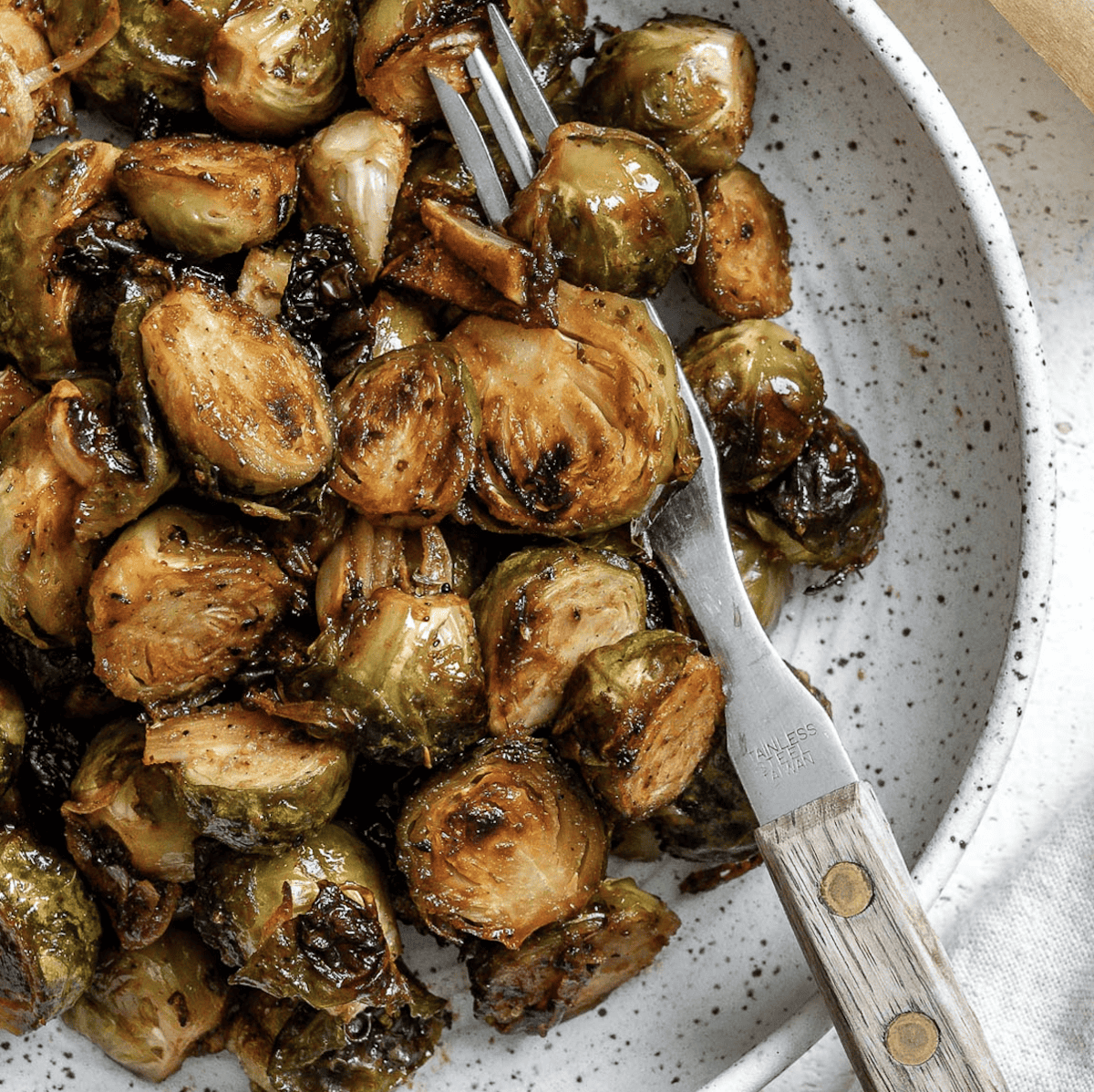Couve-de-bruxelas caramelizada
