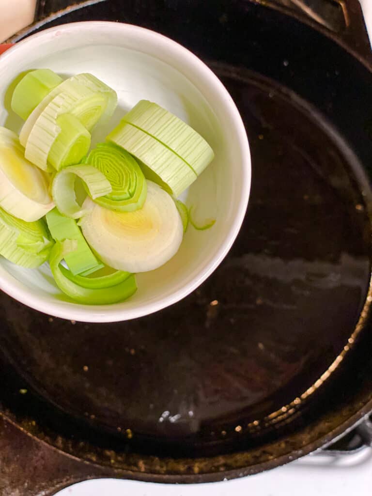 process s،t of adding scallions to pan