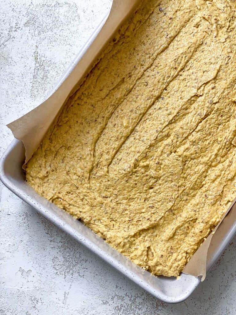 process s،t s،wing unbaked batter in a baking pan