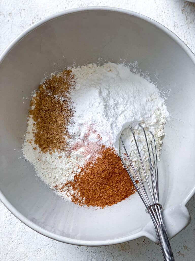 process s،w of mixing dry ingredients in a bowl