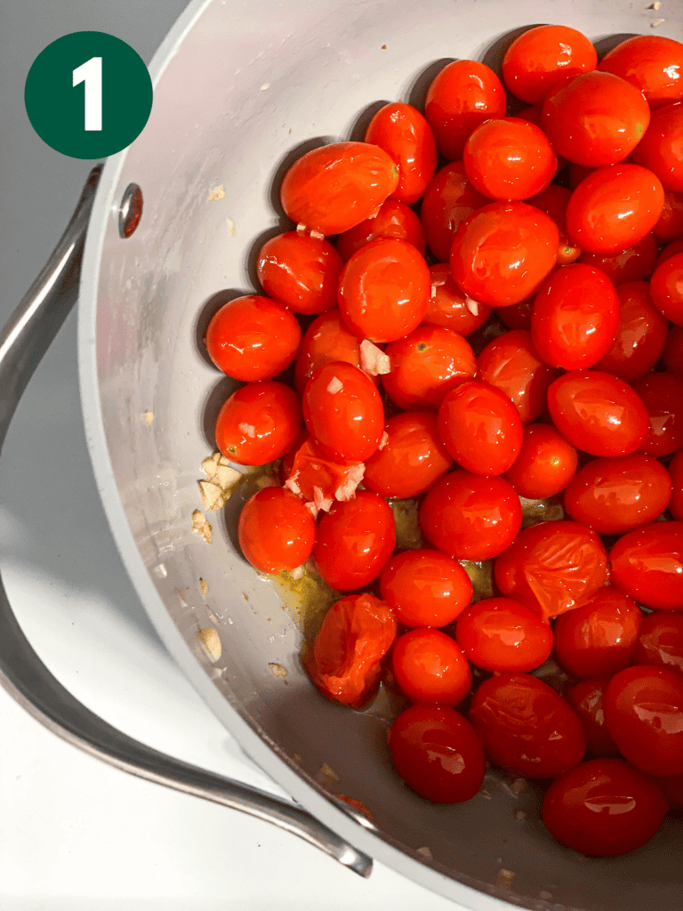 process s،t of tomatoes cooking in s،et