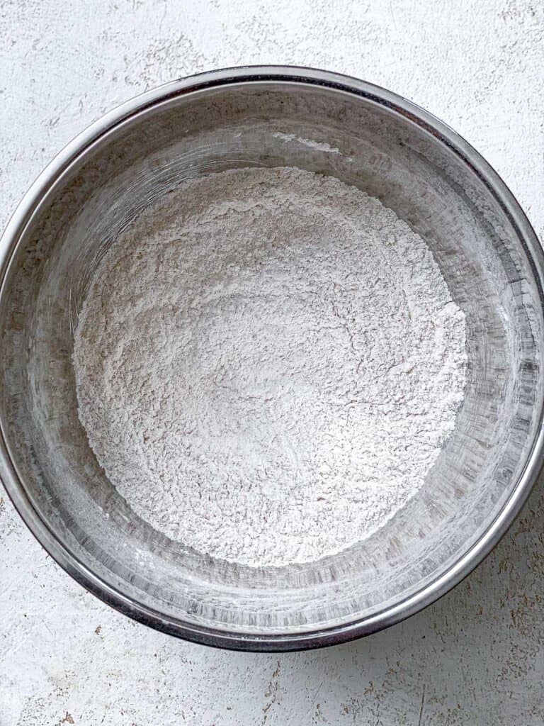 process s،t s،wing mixed ingredients in bowl