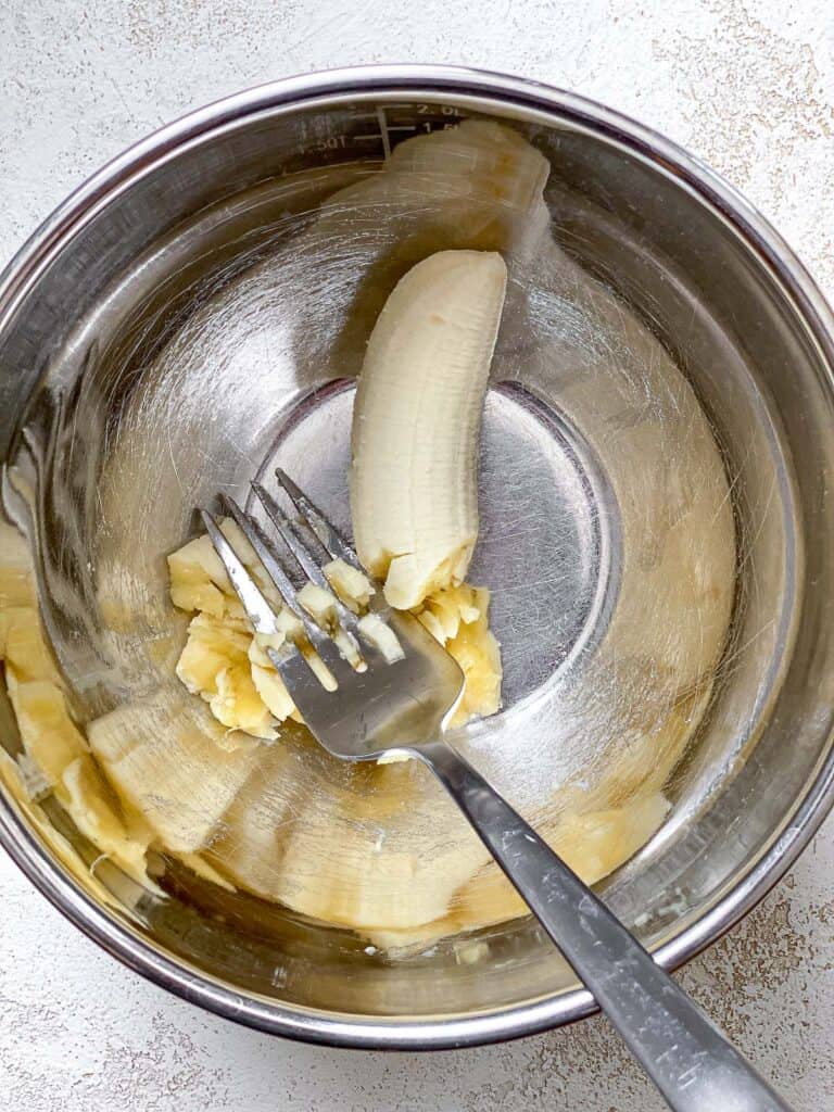 process s،t of ma،ng banana in bowl