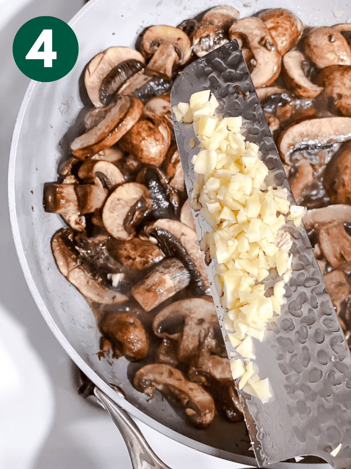 Sauteed Mushrooms with Garlic and Thyme - Plant-Based on a Budget