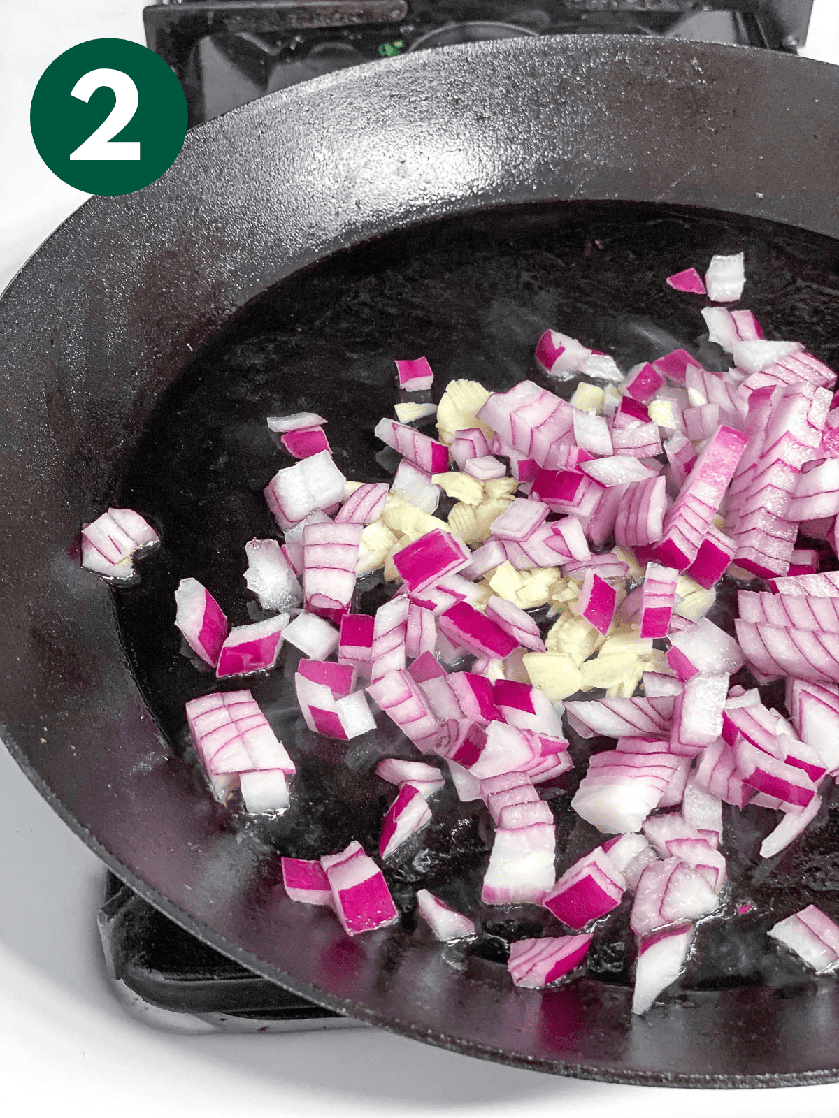 process s،t s،wing sliced onions cooking pan