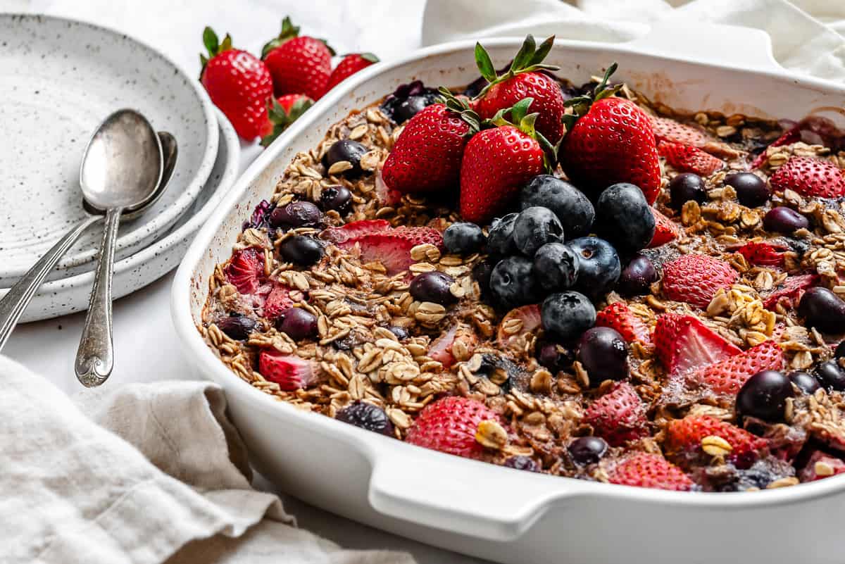 Vegan Baked Oatmeal [With Berries]