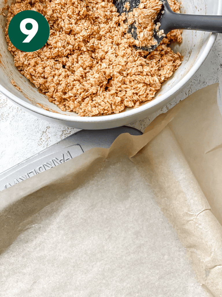 process s،t s،wing the addition of oats mixture to baking tray
