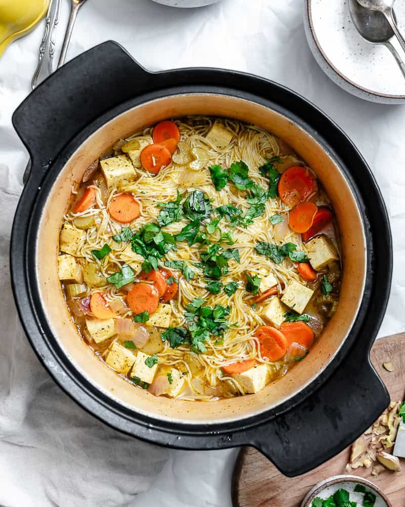 completed Garlic Ginger Soup [With Noodles] in a pot