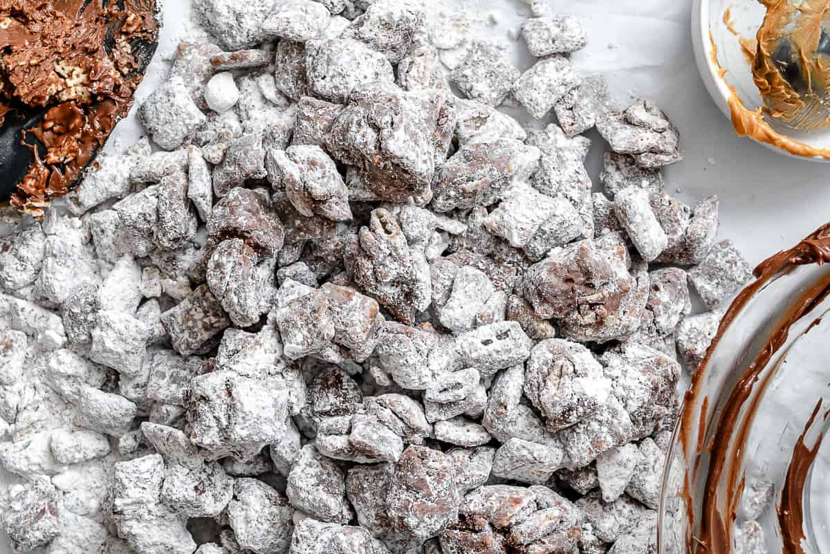 Easy Muddy Buddies [Puppy Chow]