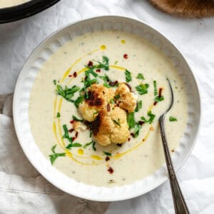 completed Roasted Cauliflower Soup in a bowl
